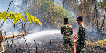 TIM SATGAS KARHUTLA KODAM XXII/TB TERUS LAKUKAN PENDINGINAN DI JALAN TJILIK RIWUT KM 30 KELURAHAN BANTURUNG
