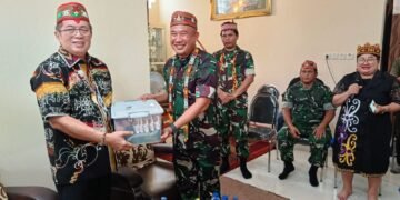 Kodim 0909/KTM Rayakan HUT TNI dengan Silaturahmi ke DAD Kutai Timur