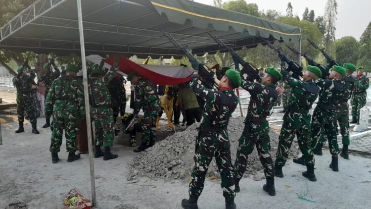 Penghormatan Terakhir untuk Letkol Inf (Purn) S. Soesanto, Kodim 1006/Banjar Gelar Upacara Militer