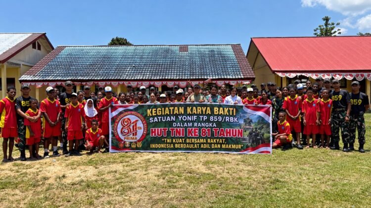 Kebersihan Sekolah Jadi Pesan Utama Karya Bakti Yonif TP 859/RBK di Supiori