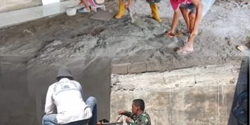 Dukungan Babinsa Ringankan Pekerjaan Warga dalam Membangun Rumah di Aceh Barat