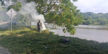 Lingkungan Tempat Ibadah Dibersihkan, Gotong Royong Warnai Aktivitas Warga Sawang