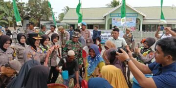 ‎Kebutuhan Warga Didahulukan: Forkopimda Salurkan Bantuan Air Bersih di Tabunganen