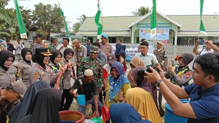 ‎Kebutuhan Warga Didahulukan: Forkopimda Salurkan Bantuan Air Bersih di Tabunganen