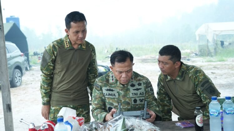 PANGDAM XXII/TAMBUN BUNGAI TINJAU KARHUTLA DENGAN DRONE TERMAL DI TJILIK RIWUT KM 21