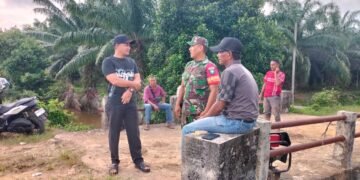Petani Gampong Harapan Sampaikan Persoalan Pertanian kepada Babinsa Koramil 05/Panga
