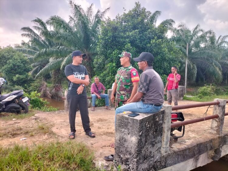 Petani Gampong Harapan Sampaikan Persoalan Pertanian kepada Babinsa Koramil 05/Panga