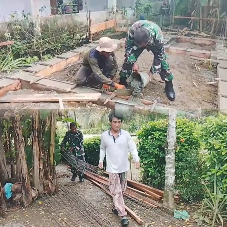 Pondasi Rumah Warga Ujung Nga Dikerjakan Bersama, Serka Maimun Turut Menuang Semen