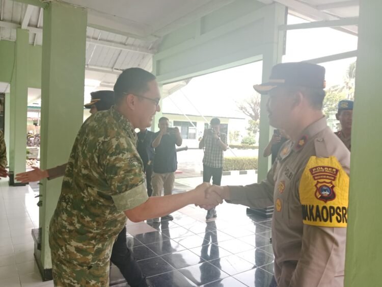HUT TNI ke-81: Kapolres Batola Sampaikan Ucapan Selamat Langsung ke Makodim 1005/Batola