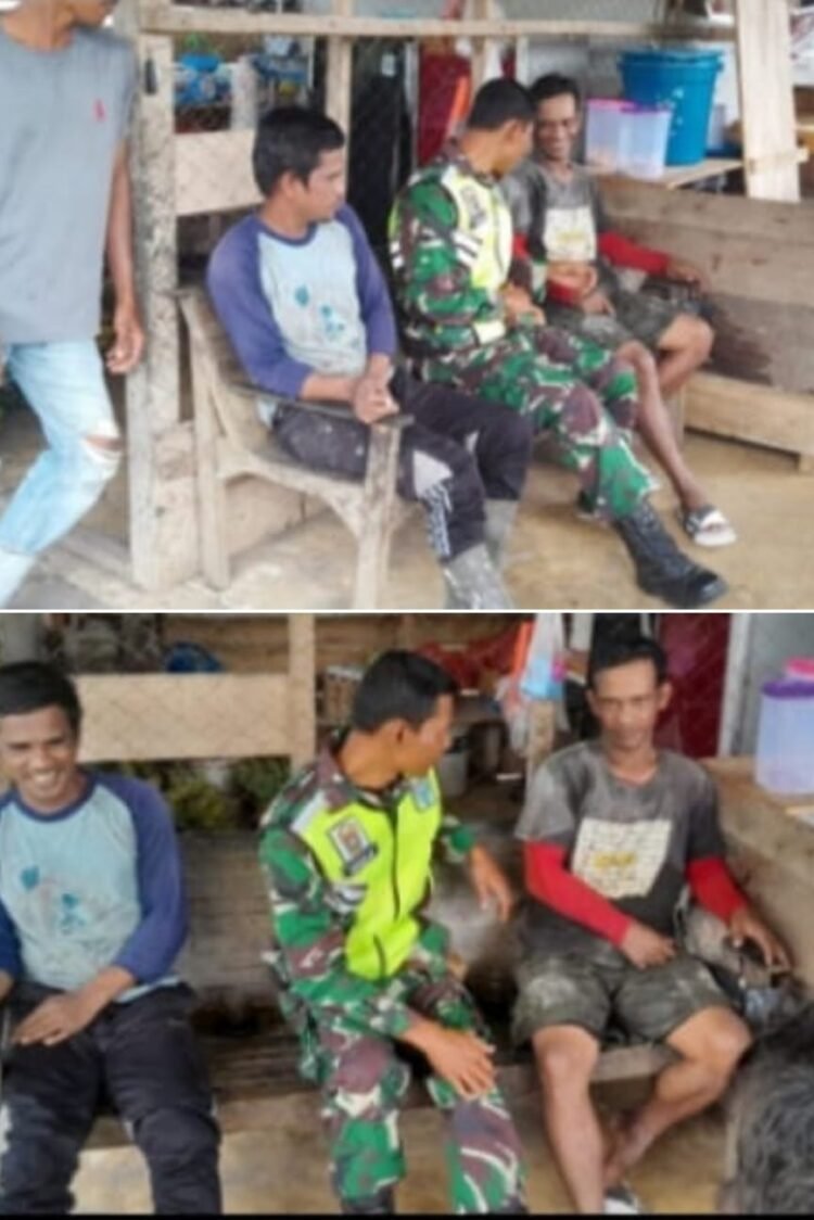 Bangun Komunikasi Terbuka, Babinsa Woyla Timur Berdialog Santai Bersama Masyarakat