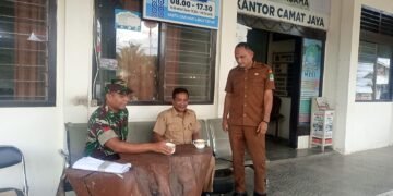 Cegah Karhutla, Babinsa Kodim 0114/Aceh Jaya Bersama Kecamatan Jaya Edukasi Warga