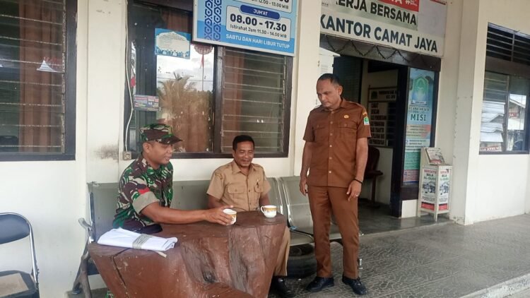 Cegah Karhutla, Babinsa Kodim 0114/Aceh Jaya Bersama Kecamatan Jaya Edukasi Warga