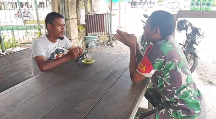 Babinsa Kodim 0114/Aceh Jaya Bangun Komunikasi dan Kebersamaan Bersama Warga Teunom