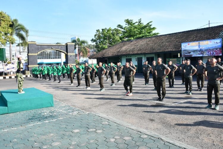 Senam Bersama Jadi Momentum Danrem 083 Pererat Komunikasi dengan Keluarga Besar Kodim Jember