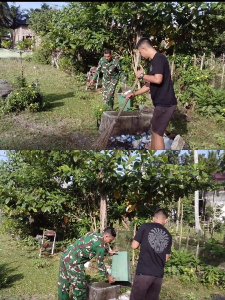 Gotong Royong di Drien Rampak, Babinsa dan Warga Bersihkan Rumput serta Sampah di Lapangan