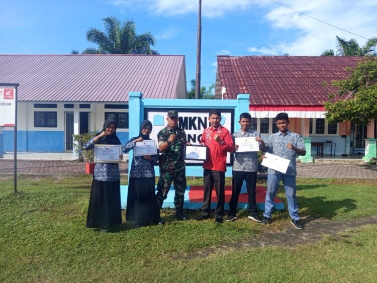 Kodim 0114/Aceh Jaya Serahkan Piagam Penghargaan kepada Siswa Peserta Lomba PBB Tingkat Provinsi Aceh