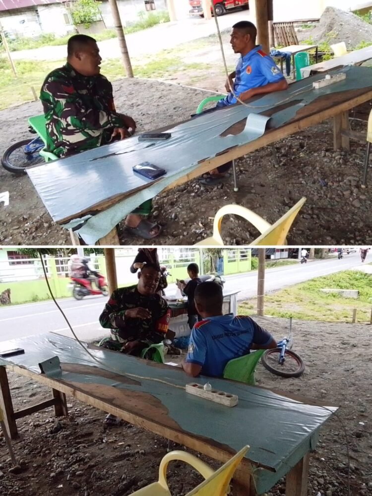 Bangun Suasana Kondusif, Babinsa Koramil 08/Arongan Lambalek Aktif Berkomunikasi dengan Warga