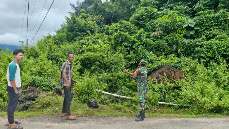 Libatkan Masyarakat, Babinsa Koramil 01/Jaya Awasi Potensi Kebakaran Lahan