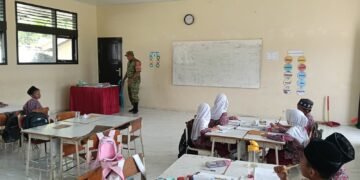 Wawasan Kebangsaan Sejak Dini, Babinsa Jaya Bekali Siswa dengan Nilai Persatuan