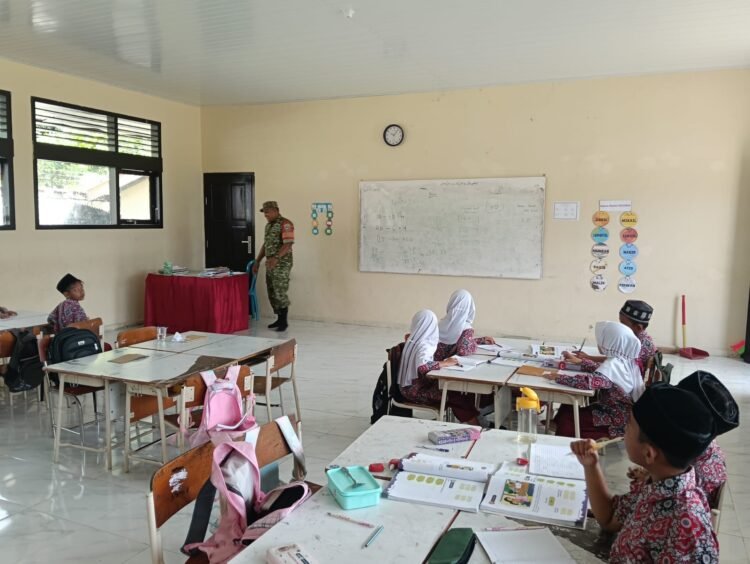 Wawasan Kebangsaan Sejak Dini, Babinsa Jaya Bekali Siswa dengan Nilai Persatuan