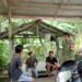 Babinsa Koramil 02/Simeulue Tengah Pererat Hubungan dengan Petani Desa Kampung Air