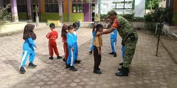 Babinsa Koramil 03/Setia Bakti Perkuat Karakter Pelajar lewat Wasbang