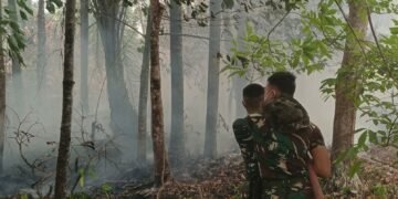 TIM SATGAS KARHUTLA KODAM XXII/TAMBUN BUNGAI TERUS LAKUKAN PENDINGINAN DI KELURAHAN BUKIT BATU
